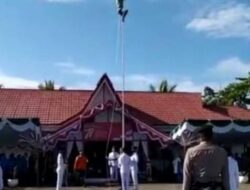 Aksi Heroik Rajili, Siswa SMKN 1 Semparuk, Selamatkan Tali Bendera yang Lepas Saat Upacara HUT RI ke 77 di Sambas